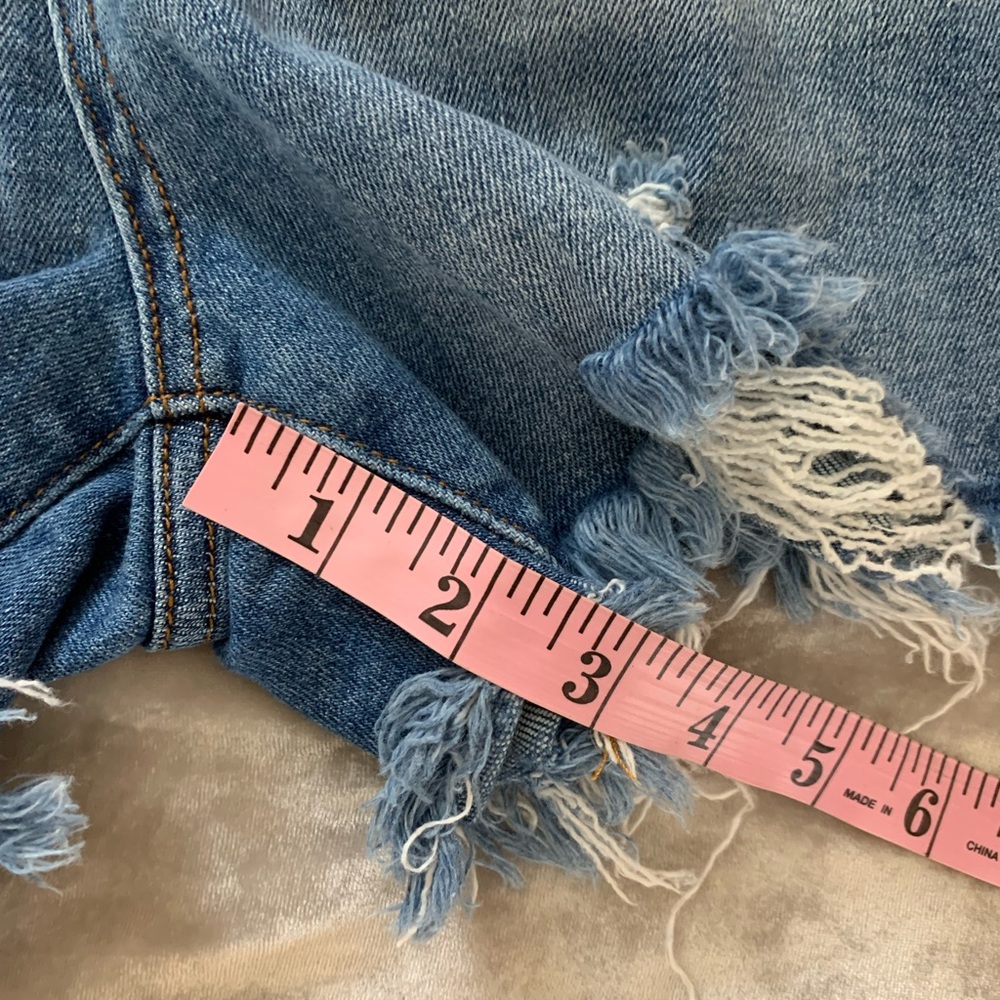 D O N A T E D 
Denim Distressed Women's Shorts by Risen Jeans size small EUC B66 - Picture 7 of 7